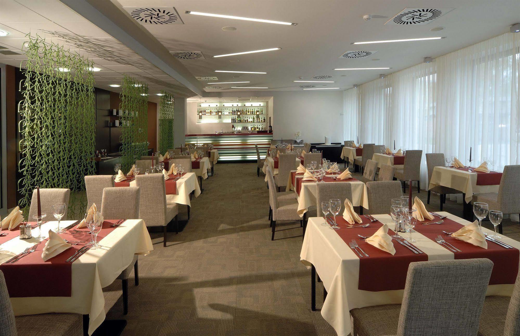 欧元酒店 帕尔杜比采 外观 照片